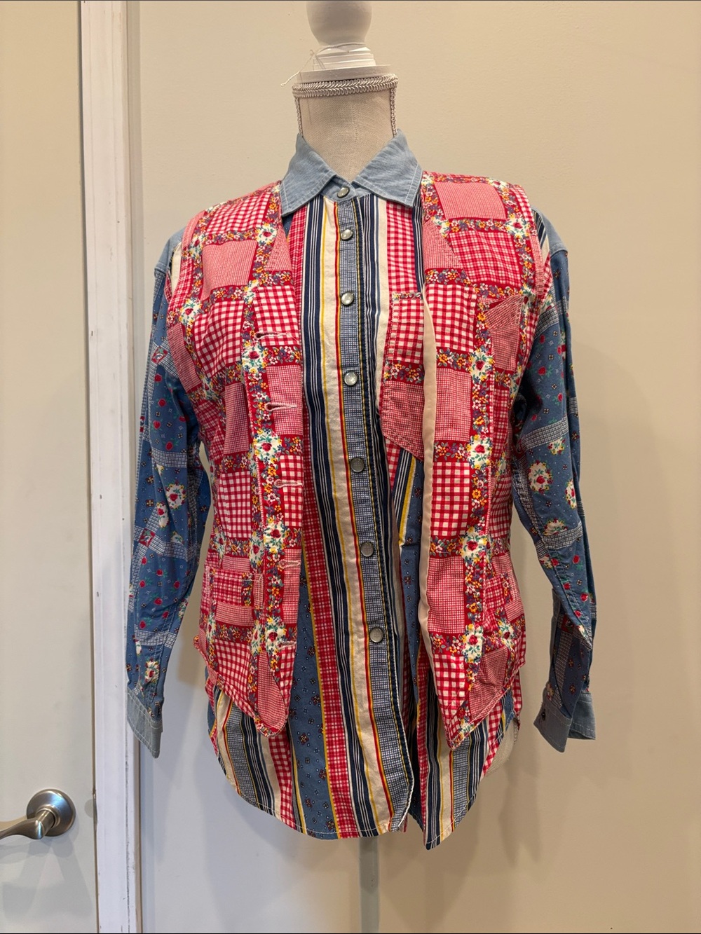 Lizwear Petite Two piece Vest and Long Sleeve shirt set pathwork design Medium